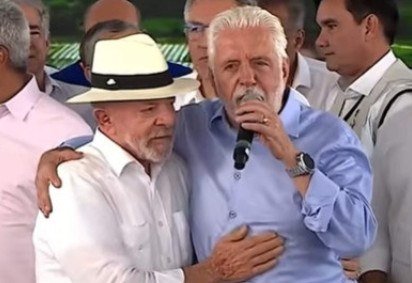 Ex-líder do governo no Senado discursou em ato realizado pelo governo em hospital
 -  (crédito: Reprodução) -Ex-líder do governo no Senado discursou em ato realizado pelo governo em hospital
 -  (crédito: Reprodução)