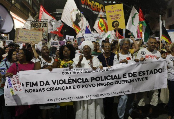 Ato contra violência policial no Rio de Janeiro: estatísticas mostram ser frequente o negro como vítima  -  (crédito: Fernando Frazão/Agência Brasil)