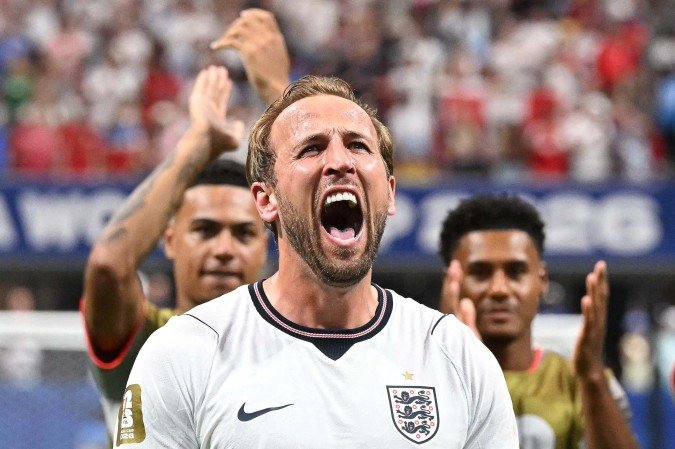 England's forward #09 Harry Kane celebrates after winning the 2026 World Cup round of 32 match football between England and the Democratic Republic of Congo at the Atlanta Stadium in Atlanta on July 1, 2026. (Photo by ROBERTO SCHMIDT / AFP)
- (crédito: AFP) England's forward #09 Harry Kane celebrates after winning the 2026 World Cup round of 32 match football between England and the Democratic Republic of Congo at the Atlanta Stadium in Atlanta on July 1, 2026. (Photo by ROBERTO SCHMIDT / AFP)
- (crédito: AFP)