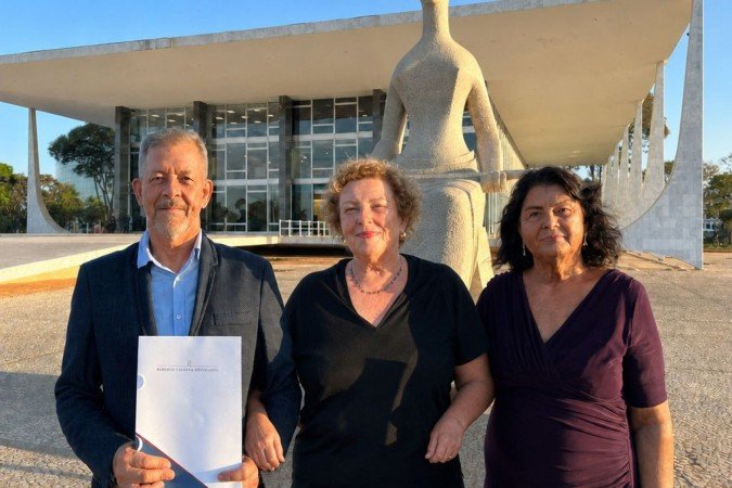 Professores François René Lima, Maria Izabel Brunacci e Maria Carmem Magalhães que aguardam há 35 anos por processo