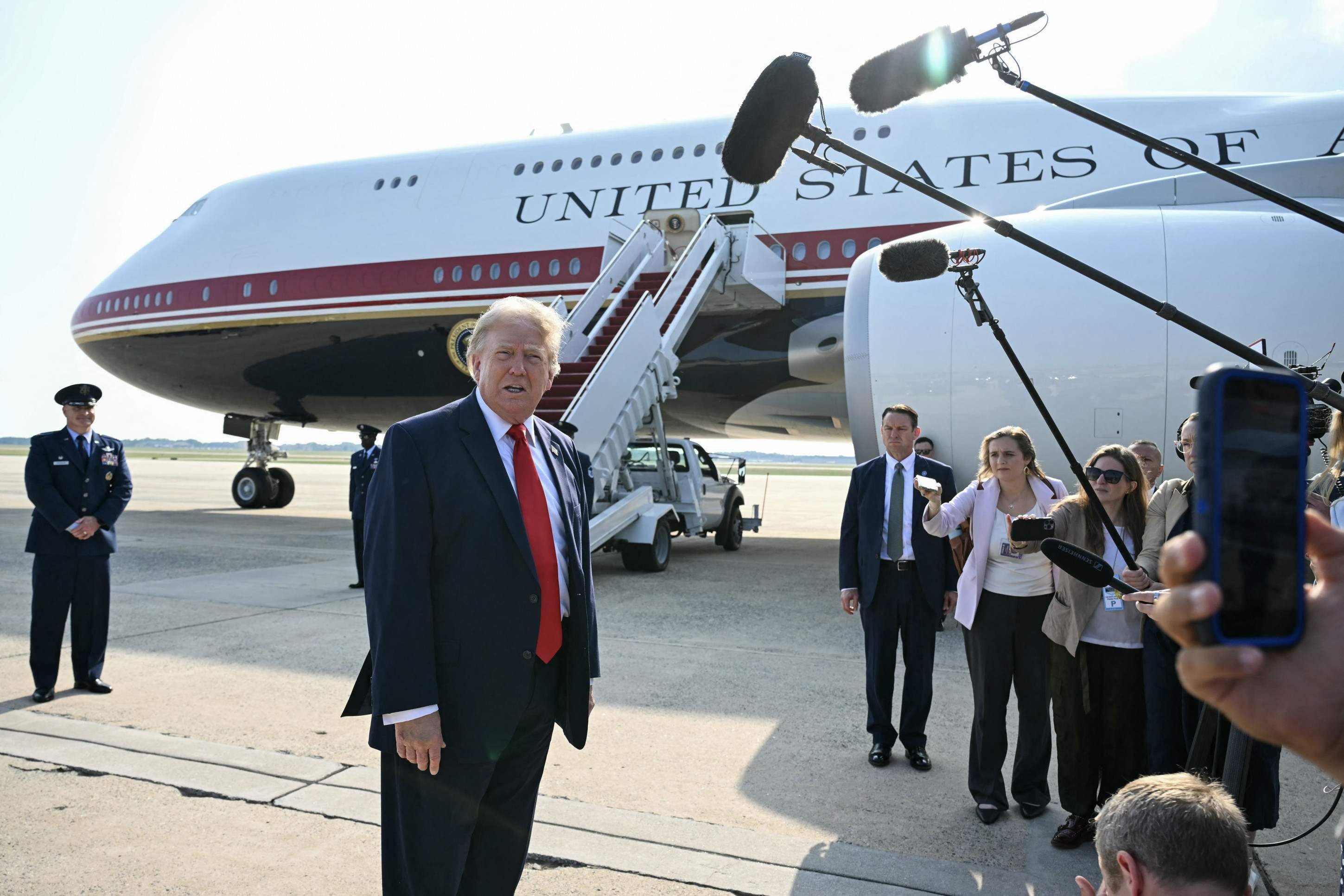 Trump ganhou US$ 2,2 bilhões em 2025; especialistas veem grave desvio