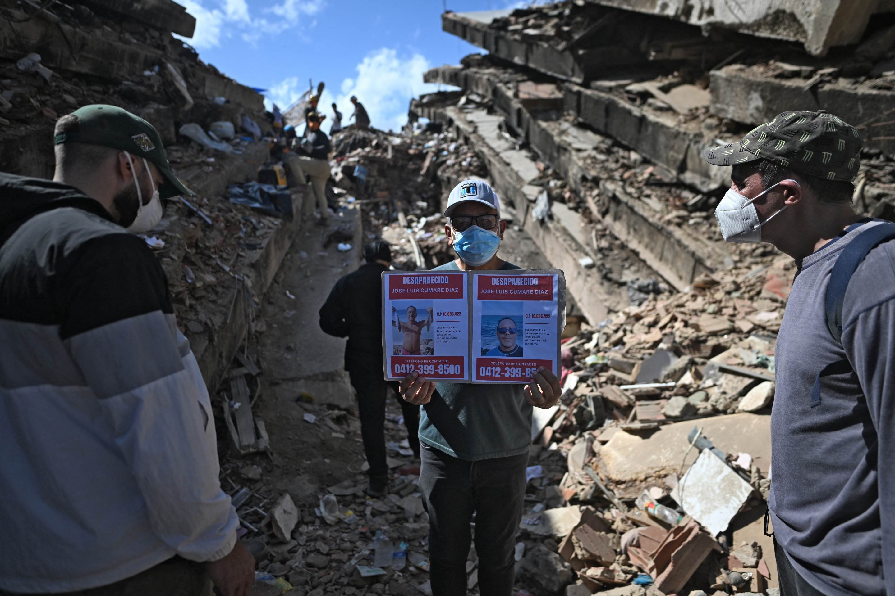 Vítimas de terremoto reclamam que estão entregues à própria sorte