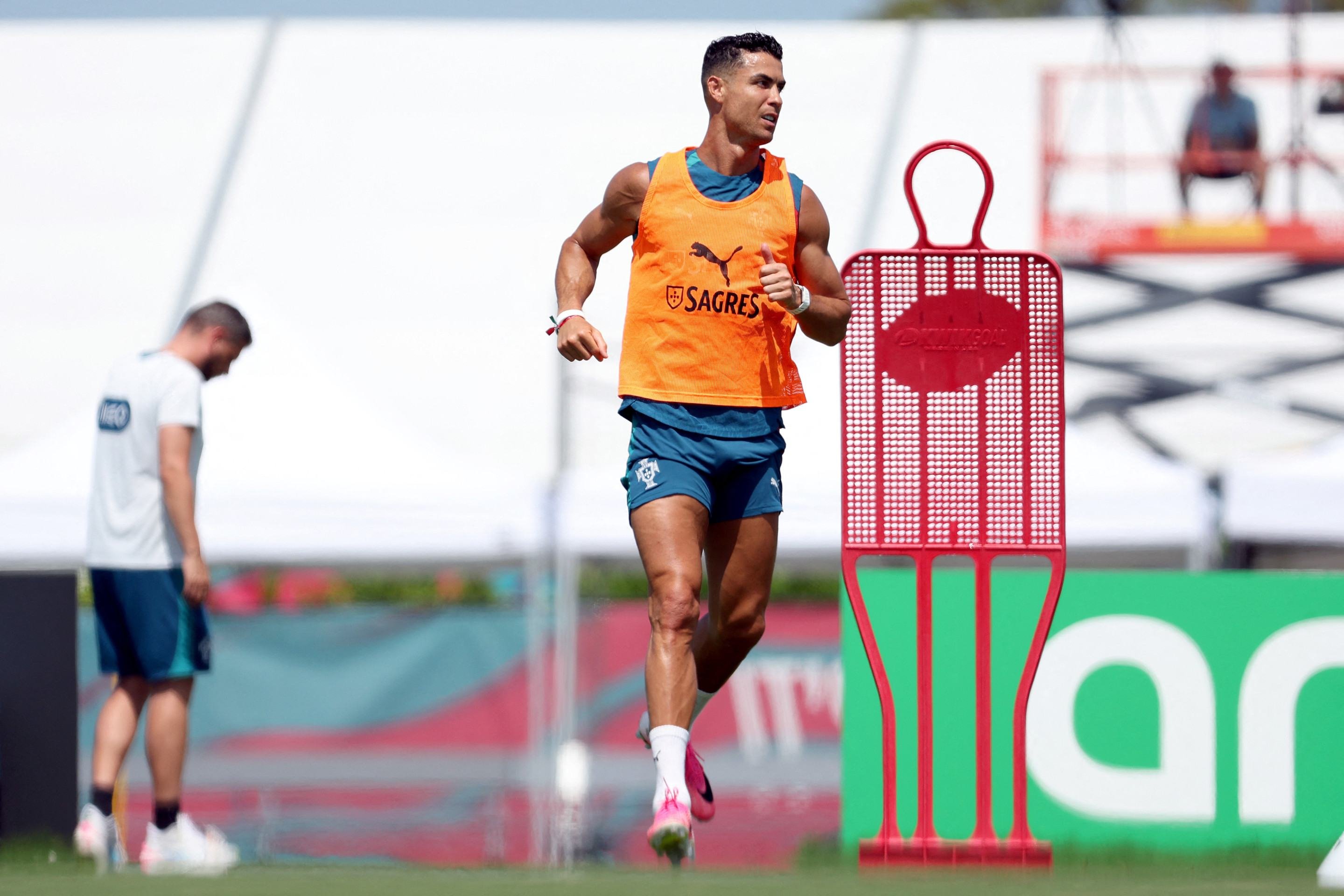 Cristiano Ronaldo e Modric se reencontram em duelo de veteranos