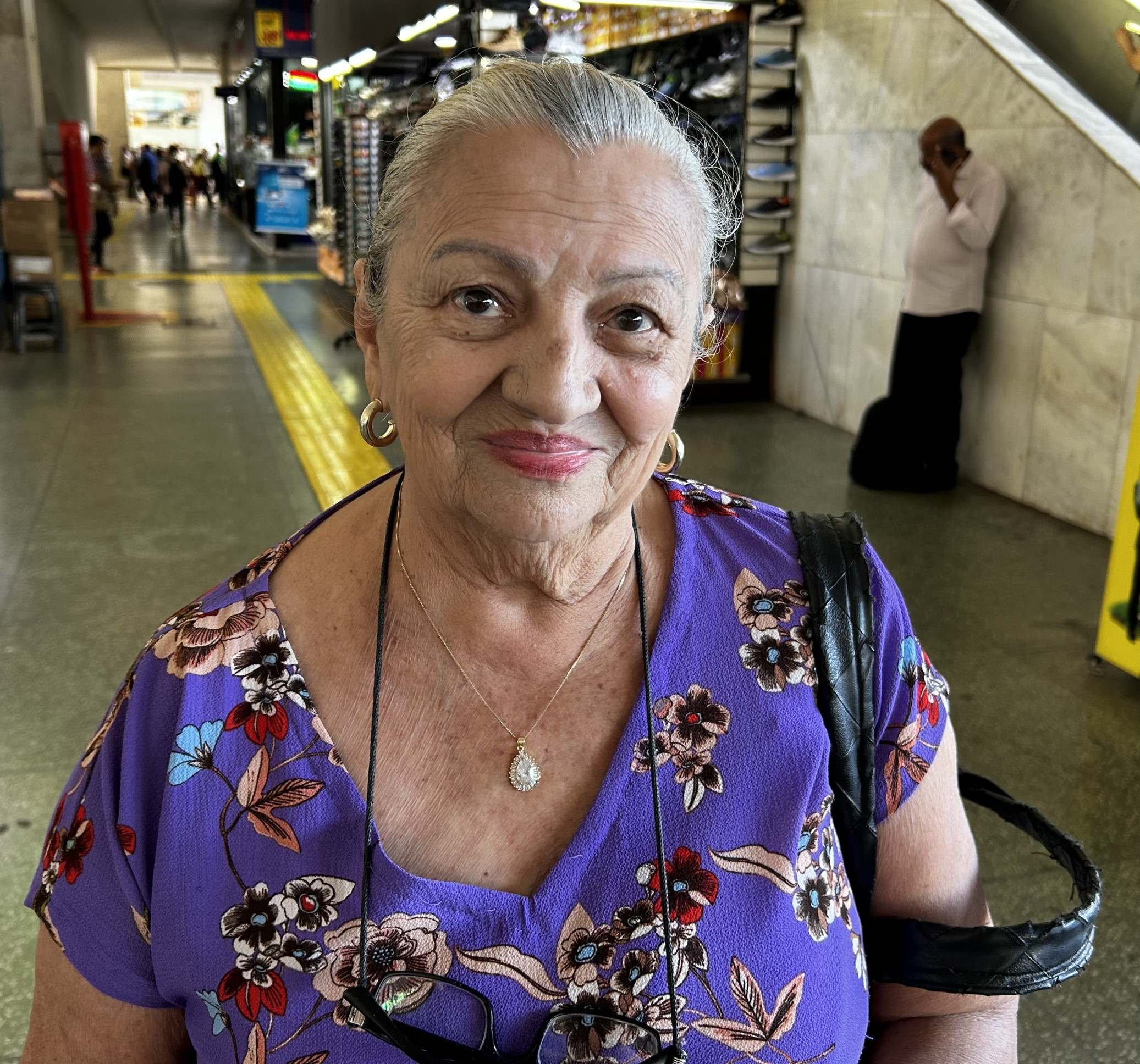  "Acho louv&aacute;vel que as mulheres participem das elei&ccedil;&otilde;es, mas ainda precisamos de mais representatividade. Eu sempre fa&ccedil;o quest&atilde;o de votar, porque, se a gente n&atilde;o vai &agrave;s urnas, depois n&atilde;o pode reclamar. Na &uacute;ltima elei&ccedil;&atilde;o, procurei votar mais em mulheres, justamente para fortalecer essa representatividade."  Francisca Jussim&aacute;, 78 anos, costureira e moradora do Guar&aacute; 