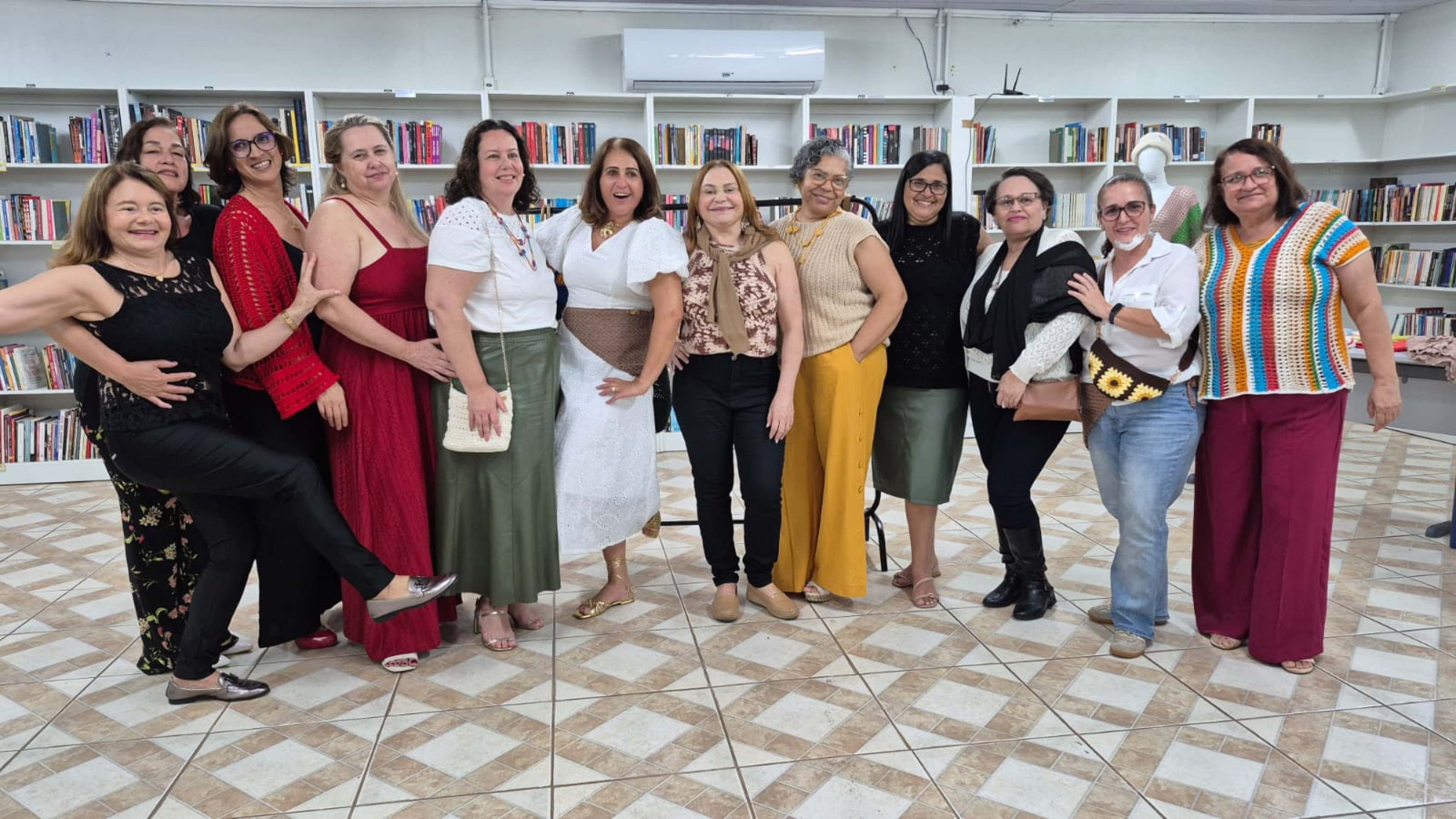 Grupo de croch&ecirc; da Biblioteca Escolar Comunit&aacute;ria Val&eacute;ria Jardim, idealizado por Sandra Em&iacute;lia Barros de Sousa