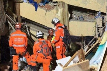 Busca por sobreviventes na Venezuela continuam e desafiam bombeiros e voluntários na busca por sobreviventes -  (crédito: CBMMG/Divulgação)