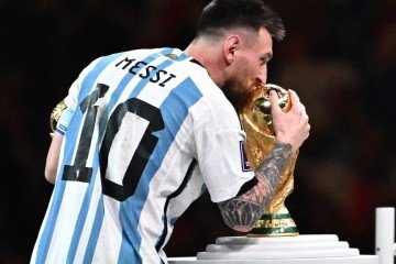 Lionel Messi celebra mais uma conquista na Copa do Mundo, torneio onde o craque argentino coleciona recordes históricos - (crédito: Divulgação|Editora Vida) Lionel Messi celebra mais uma conquista na Copa do Mundo, torneio onde o craque argentino coleciona recordes históricos - (crédito: Divulgação|Editora Vida)