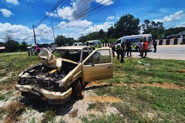 Foto cedida e divulgada em 2 de julho de 2026 pela Fundação de Resgate Ruamjai Mukdahan, mostra as consequências de uma colisão entre uma caminhonete dirigida por uma criança de 11 anos. - (crédito: AFP) Foto cedida e divulgada em 2 de julho de 2026 pela Fundação de Resgate Ruamjai Mukdahan, mostra as consequências de uma colisão entre uma caminhonete dirigida por uma criança de 11 anos. - (crédito: AFP)