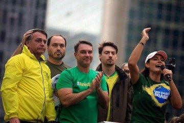 Ao menos 6 integrantes da família Bolsonaro devem concorrer em outubro - AFP via Getty Images