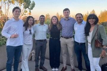 Time da Tau Ventures, com o co-fundador Amit Garg (terceiro, da esquerda para a direita) | - (crédito: Divulgação/Tau Ventures) Time da Tau Ventures, com o co-fundador Amit Garg (terceiro, da esquerda para a direita) | - (crédito: Divulgação/Tau Ventures)