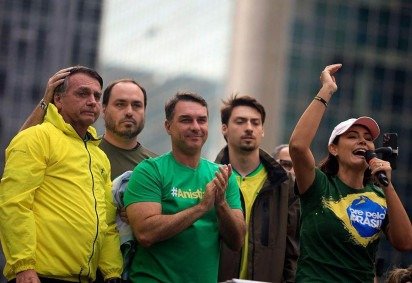 'O jogo mais interessante é o Senado porque ele é capaz de parar os ditadores de toga', afirma Eduardo Bolsonaro -  (crédito: AFP via Getty Images) -'O jogo mais interessante é o Senado porque ele é capaz de parar os ditadores de toga', afirma Eduardo Bolsonaro -  (crédito: AFP via Getty Images)