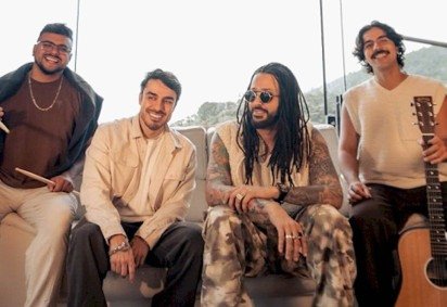 Voraz e Julies e a linguagem pop no single inédito 'Sessão da Tarde' -  (crédito: @kaupampuch) -Voraz e Julies e a linguagem pop no single inédito 'Sessão da Tarde' -  (crédito: @kaupampuch)