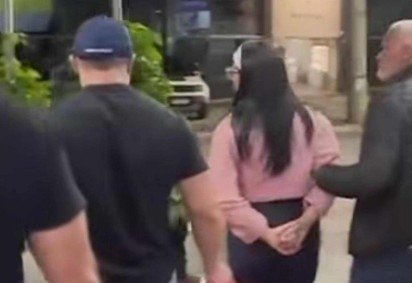 A suspeita de matar o casal de idosos em Belo horizonte confessou ter cometido o crime para roubar itens de valor do apartamento deles -  (crédito: Reprodução)