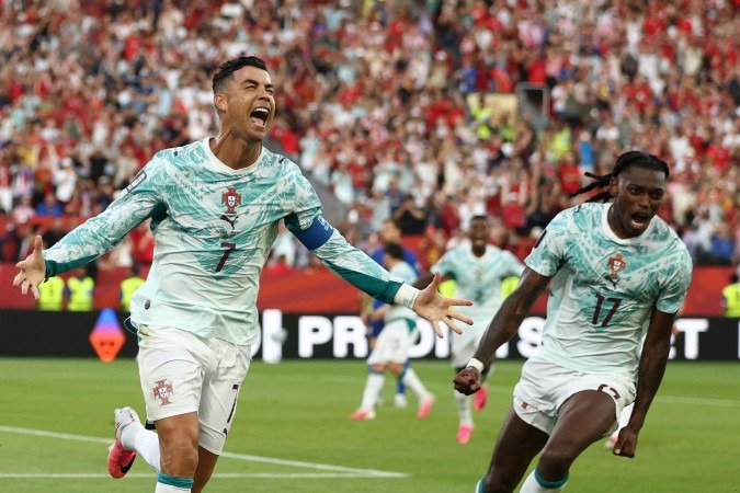 Portugal's forward #07 Cristiano Ronaldo celebrates after scoring his team's first goal from the penalty spot during the 2026 World Cup round of 32 football match between Portugal and Croatia at the Toronto Stadium in Toronto on July 2, 2026. (Photo by Cole Burston / AFP)
- (crédito: AFP) Portugal's forward #07 Cristiano Ronaldo celebrates after scoring his team's first goal from the penalty spot during the 2026 World Cup round of 32 football match between Portugal and Croatia at the Toronto Stadium in Toronto on July 2, 2026. (Photo by Cole Burston / AFP)
- (crédito: AFP)