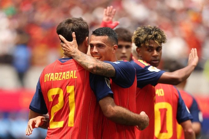 Oyarzabal marca duas vezes, Espanha goleia e carimba vaga nas oitavas da Copa do Mundo - (crédito: ETIENNE LAURENT / AFP) ) Oyarzabal marca duas vezes, Espanha goleia e carimba vaga nas oitavas da Copa do Mundo - (crédito: ETIENNE LAURENT / AFP) )