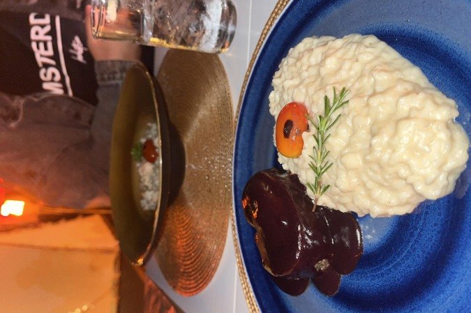 Prato principal: União Perfeita – risoto de parmesão com medalhão de filé ao molho de vinho tinto