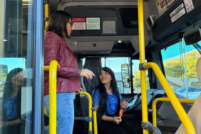 Tatiana Keller trabalha no Marechal há sete anos. Ao lado direito, a secretária de Estado de Transpprte e Mobilidade, Sandra Maria Holanda - (crédito: Reprodução: Beatriz mascarenhas) Tatiana Keller trabalha no Marechal há sete anos. Ao lado direito, a secretária de Estado de Transpprte e Mobilidade, Sandra Maria Holanda - (crédito: Reprodução: Beatriz mascarenhas)
