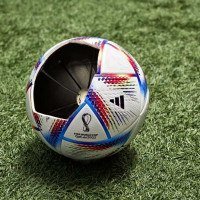 No interior da bola oficial da Copa, o sensor IMU registra dados 500 vezes por segundo para detectar contatos imperceptíveis ao olho humano -  (crédito: Divulgação/Adidas)