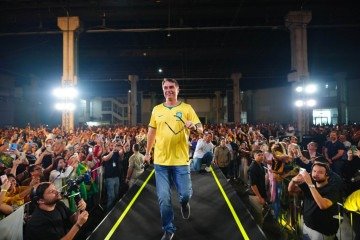 Antes da convenção do PL, Flávio dança com apoiadores; veja vídeo -  Vittor Sales/Divulgação pré-campanha Flávio Bolsonaro