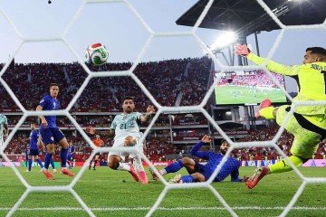 Luka Modri? foi abraçado por Cristiano Ronaldo após a partida - (crédito: Getty Images) Luka Modri? foi abraçado por Cristiano Ronaldo após a partida - (crédito: Getty Images)