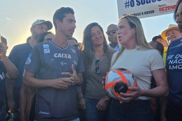 Celina Leão destacou a importância da entrega para a comunidade e homenageou o medalhista olímpico Caio Bonfim - (crédito: Carlos Silva/CB/DA Press) Celina Leão destacou a importância da entrega para a comunidade e homenageou o medalhista olímpico Caio Bonfim - (crédito: Carlos Silva/CB/DA Press)