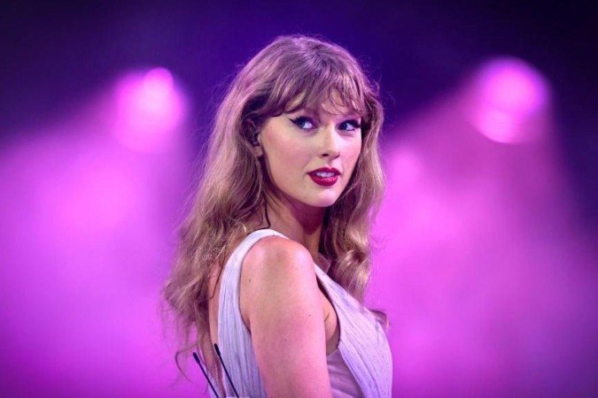 Taylor Swift canta com Paula Fernandes no Rio de Janeiro em setembro de 2012 - (crédito: Nestor Javier Beremblum/LatinContent via Getty Images) Taylor Swift canta com Paula Fernandes no Rio de Janeiro em setembro de 2012 - (crédito: Nestor Javier Beremblum/LatinContent via Getty Images)