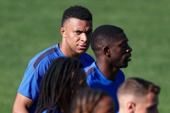  France's forward #10 Kylian Mbappe takes part in a training session at Bentley University in Waltham, near Boston, on July 1, 2026, during the 2026 World Cup football tournament. (Photo by FRANCK FIFE / AFP)
       -  (crédito: Franck Fife / AFP)