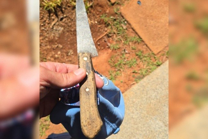 A faca estava escondida na calça jeans do aluno - (crédito: Reprodução/PMDF) A faca estava escondida na calça jeans do aluno - (crédito: Reprodução/PMDF)