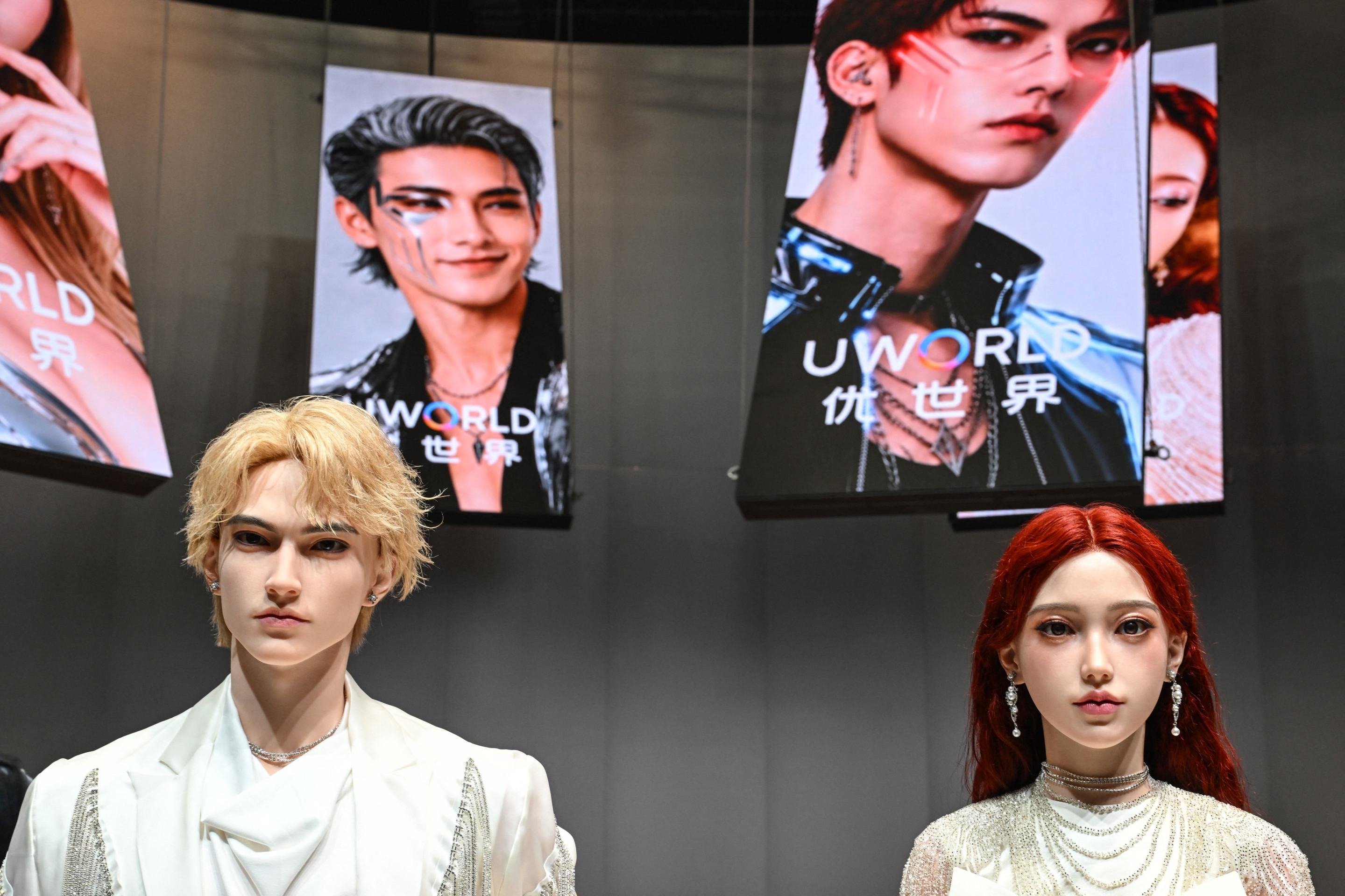 Empresa chinesa UBTech apresentou o U1, rob&ocirc; humanoide hiper-realista desenvolvido para atuar como companheiro emocional de pessoas solteiras e idosos.  