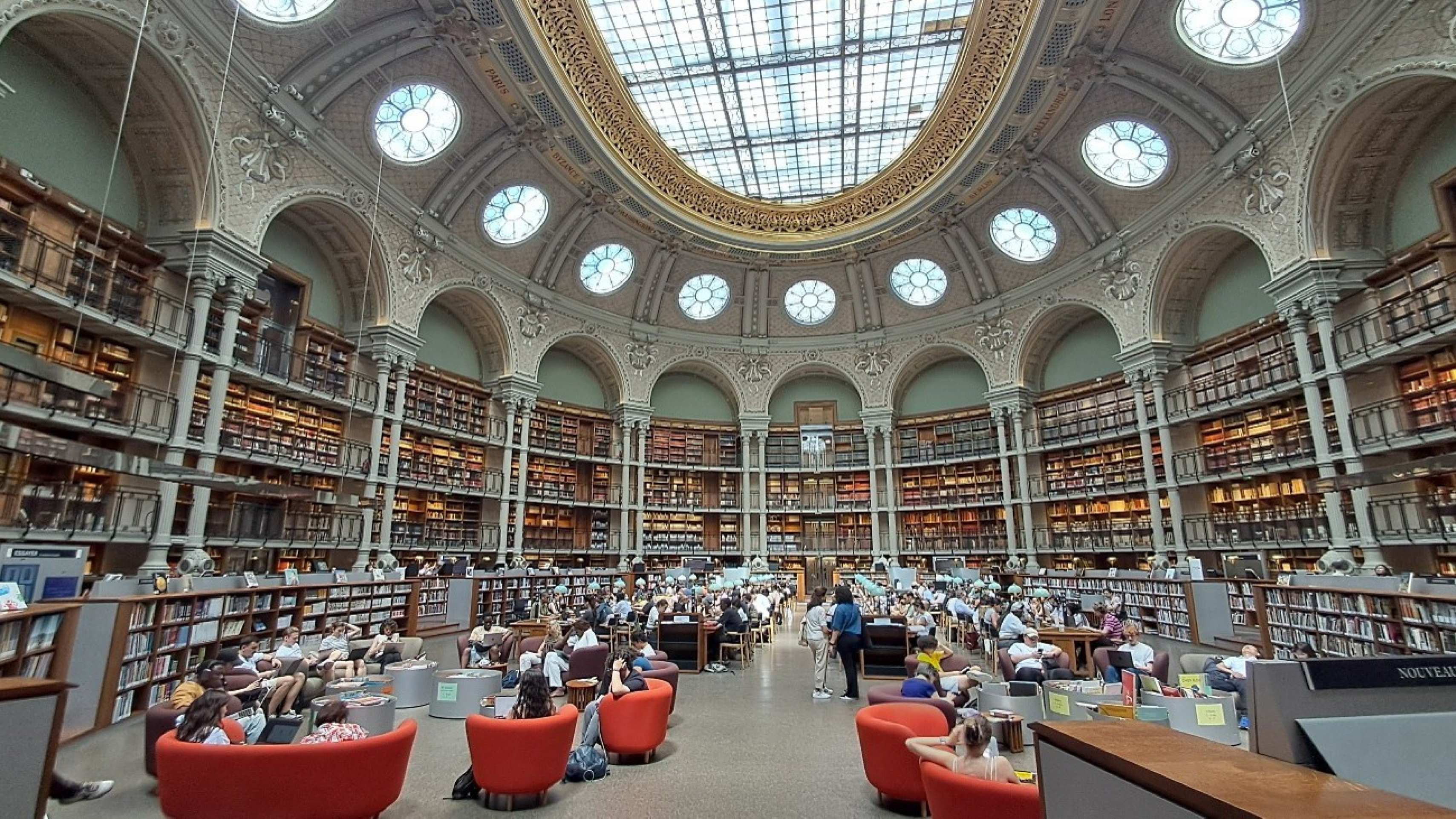 Quando bibliotecas viram ponto turístico: a OBA Oosterdok de Amsterdam e a Richelieu de Paris