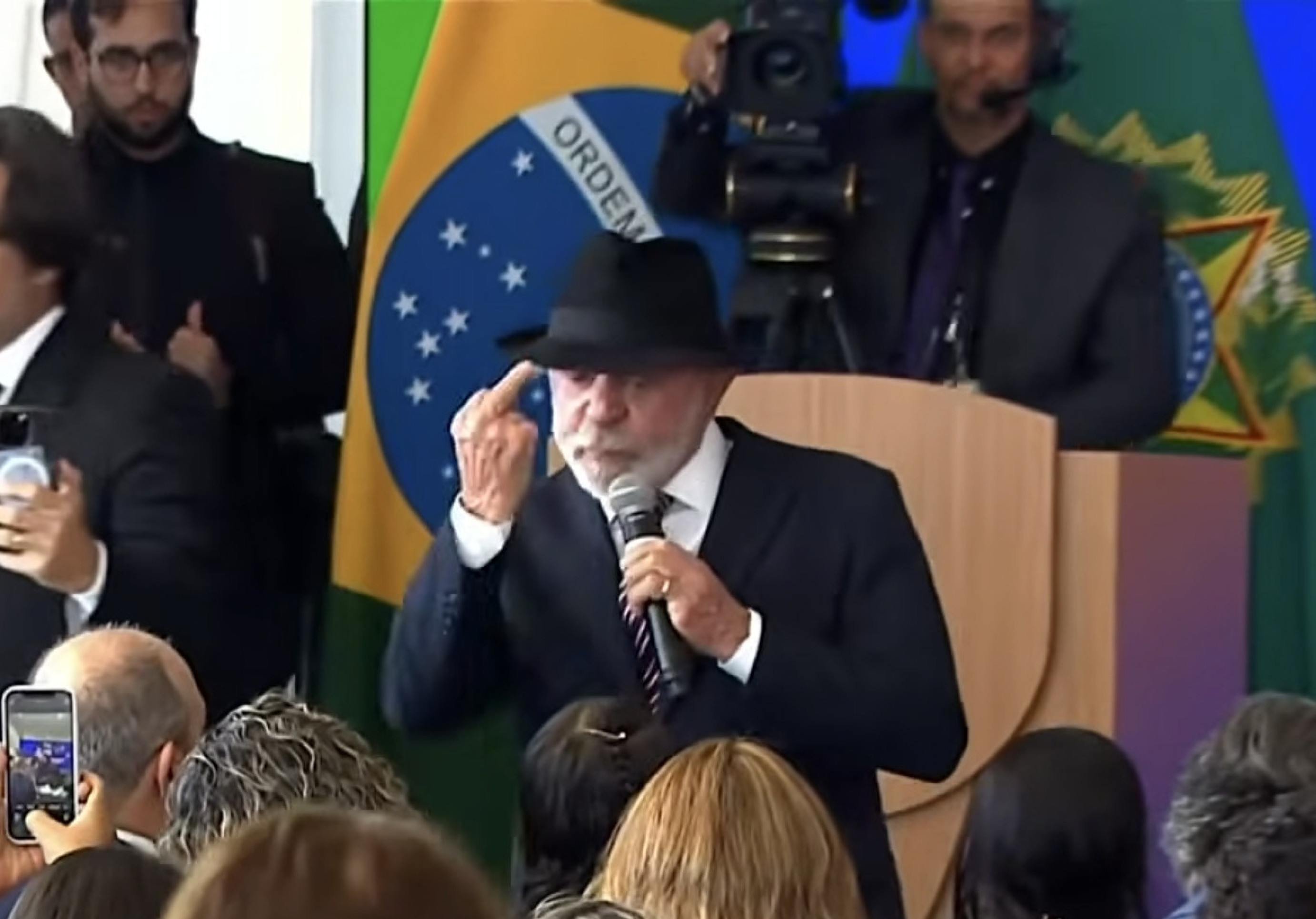 'Precisamos acabar com essa ideia de que o pobre não gosta de coisa boa. Aqui para eles', disse Lula -  (crédito: Reprodução/CanalGov)