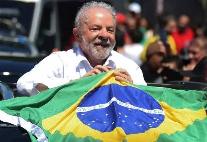 O PT usou o X para afirmar que nenhum brasileiro 