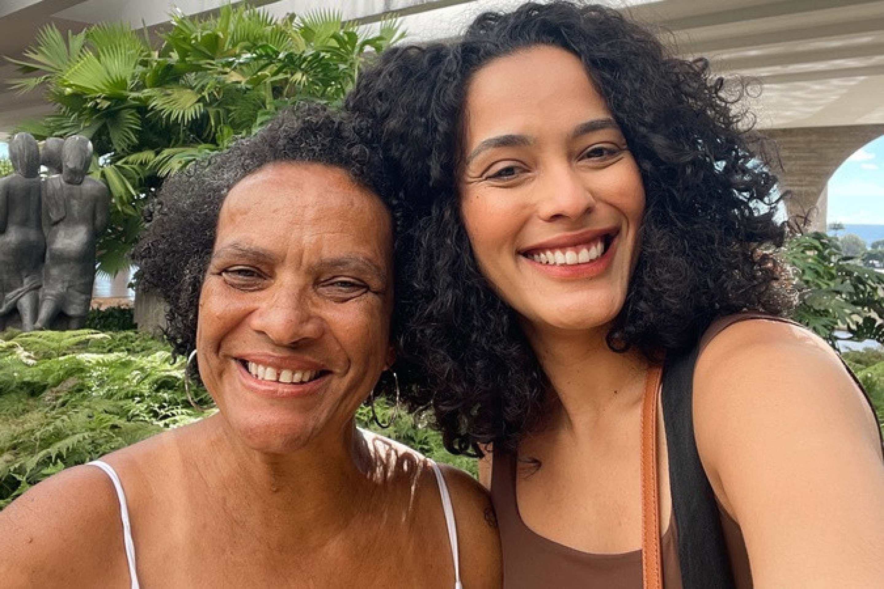 Flavia Medeiros e sua m&atilde;e, N&aacute;dia Goes 