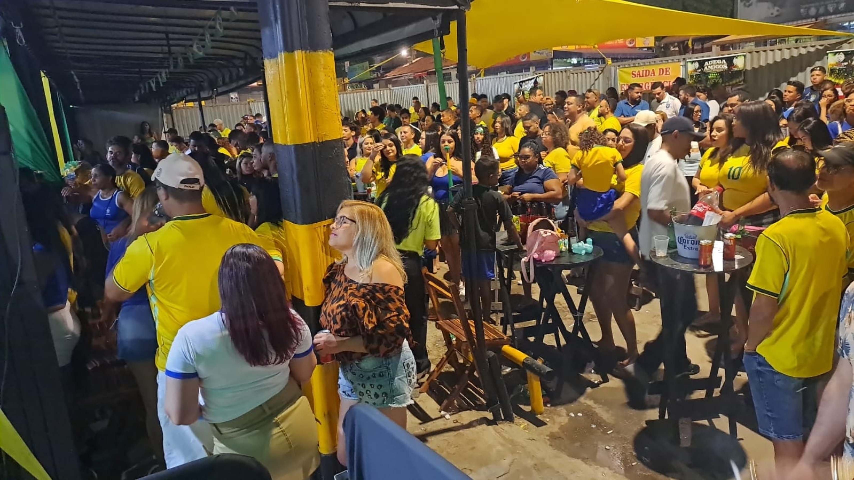 Falta de gol não desanima torcedores em bar de Ceilândia