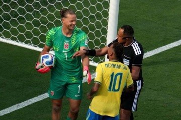 Neymar discutiu com o goleiro da Noruega -  (crédito: Timothy A. Clary/AFP)