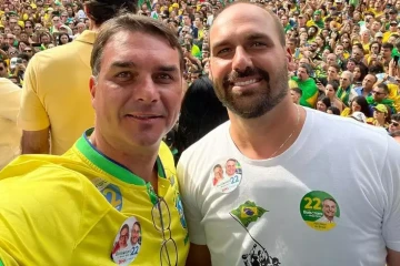 Flávio e Eduardo Bolsonaro culpam Lula e PT por eliminação do Brasil na Copa - Reprodução/Instagram