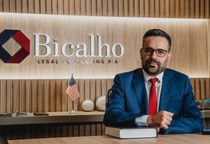 Vin&iacute;cius Bicalho, CEO da Bicalho Consultoria Legal, analisa o novo programa piloto americano para agendamento priorit&aacute;rio de vistos. -  (crédito: Divulga&ccedil;&atilde;o) -Vin&iacute;cius Bicalho, CEO da Bicalho Consultoria Legal, analisa o novo programa piloto americano para agendamento priorit&aacute;rio de vistos. -  (crédito: Divulga&ccedil;&atilde;o)