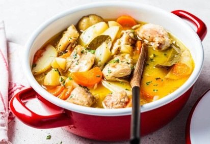 Ensopado de frango (Imagem: Nina Firsova | Shutterstock) -  (crédito: EdiCase) -Ensopado de frango (Imagem: Nina Firsova | Shutterstock) -  (crédito: EdiCase)