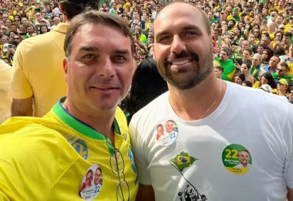 Flávio e Eduardo Bolsonaro -  (crédito: Reprodução/Instagram)