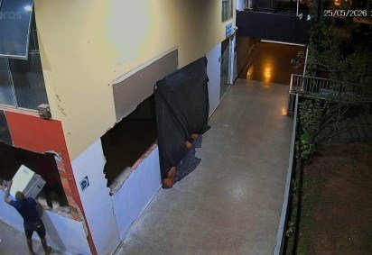 No último arrastão, o suspeito e um comparsa fizeram a limpa em um bar na Asa Norte -  (crédito: Material cedido ao Correio) -No último arrastão, o suspeito e um comparsa fizeram a limpa em um bar na Asa Norte -  (crédito: Material cedido ao Correio)