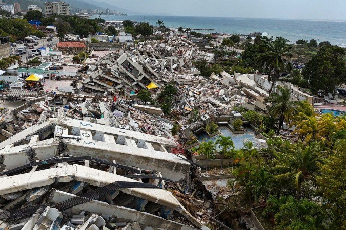 Vista aérea de prédios destruídos na cidade de Caraballeda, no estado litorâneo de La Guaira
- (crédito: Miguel Medina/AFP) Vista aérea de prédios destruídos na cidade de Caraballeda, no estado litorâneo de La Guaira
- (crédito: Miguel Medina/AFP)