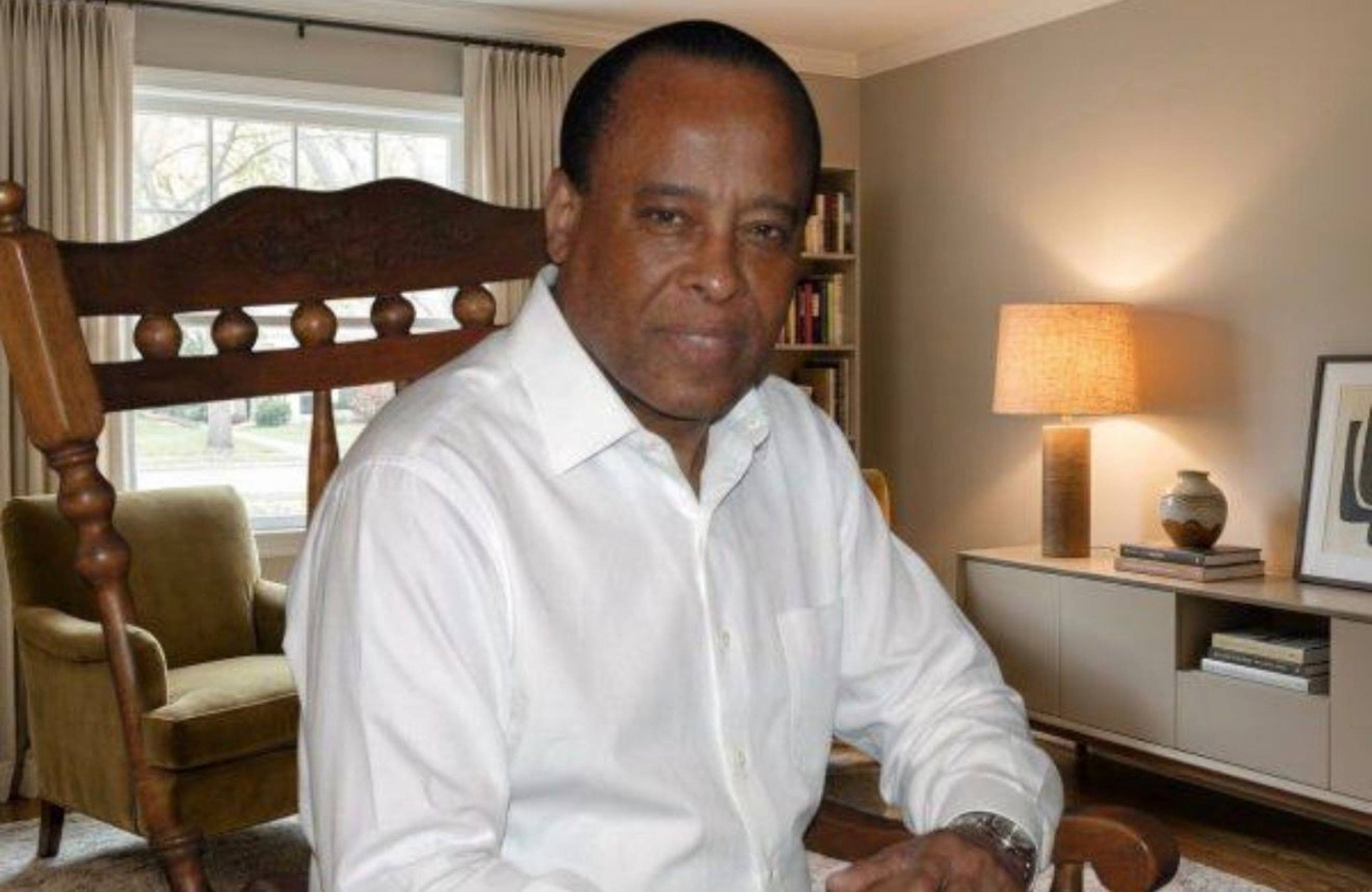 Médico condenado por morte de Michael Jackson acusa pai do cantor de castração química