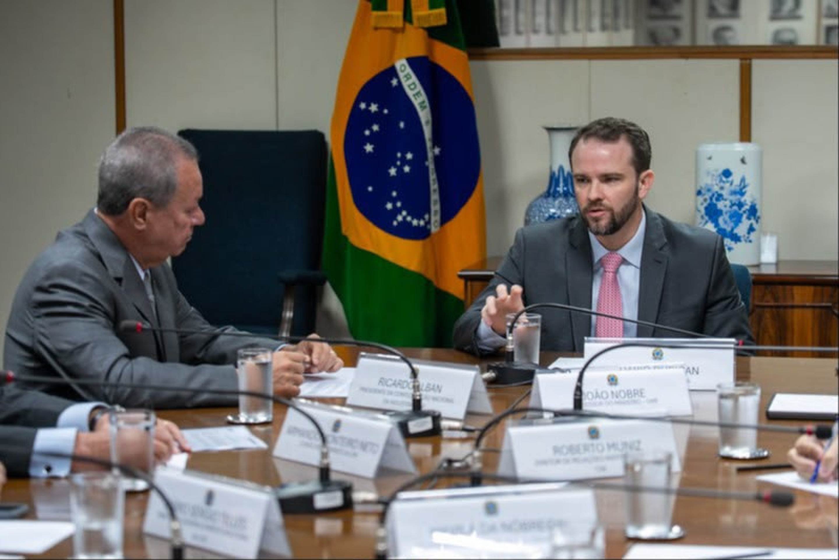 Ricardo Alban, presidente da CNI, esteve reunido, ontem, com o ministro da Fazenda, Dario Durigan. Entidade estima R$ 14,9 bi em perdas para o setor -  (crédito: CNI)