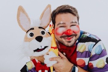 Palhágico ChouChou com Farofa e Denivalda, personagens que animam o Rolê Cultural nas férias do CCBB Brasília - (crédito: Divulgação) Palhágico ChouChou com Farofa e Denivalda, personagens que animam o Rolê Cultural nas férias do CCBB Brasília - (crédito: Divulgação)