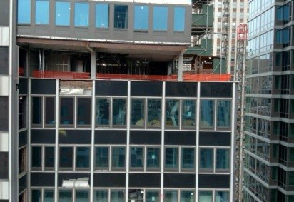 Prédio danificado em Manhattan fica próximo ao Consulado-geral do Brasil, que precisou ser evacuado -  (crédito: Reprodução/ X @FDNY) -Prédio danificado em Manhattan fica próximo ao Consulado-geral do Brasil, que precisou ser evacuado -  (crédito: Reprodução/ X @FDNY)