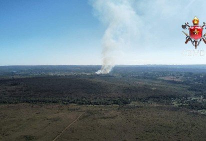 Apesar do susto e da intensidade das chamas, ninguém ficou ferido -  (crédito: Divulgação/CBMDF) -Apesar do susto e da intensidade das chamas, ninguém ficou ferido -  (crédito: Divulgação/CBMDF)