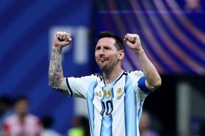  Argentina's forward #10 Lionel Messi celebtates after winning the 2026 World Cup round of 16 football match between Argentina and Egypt at Atlanta Stadium in Atlanta on July 7, 2026.  (Photo by Thomas COEX / AFP)       