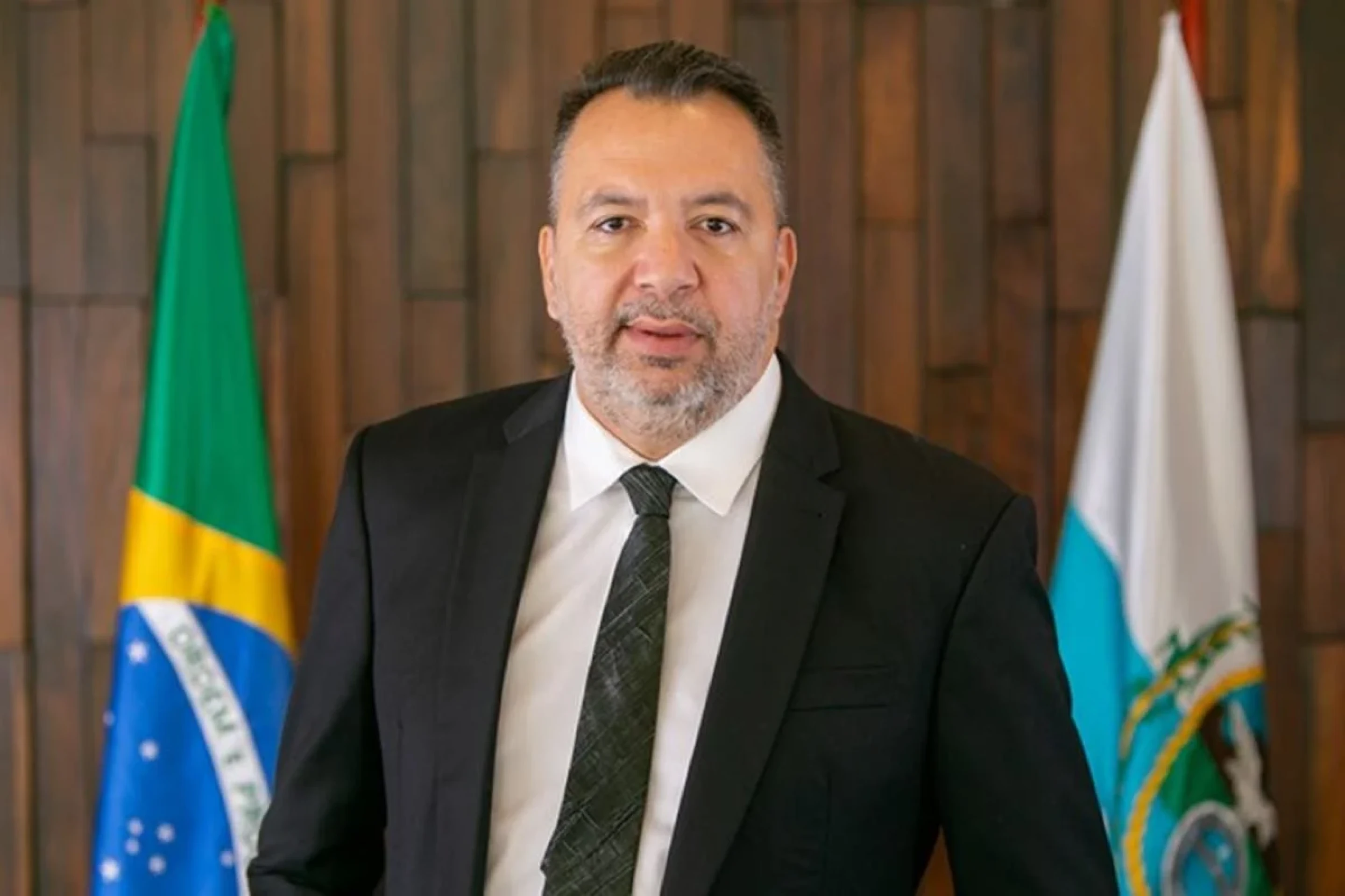 Moraes concede liberdade provisória a ex-prefeito preso em flagrante com fuzil