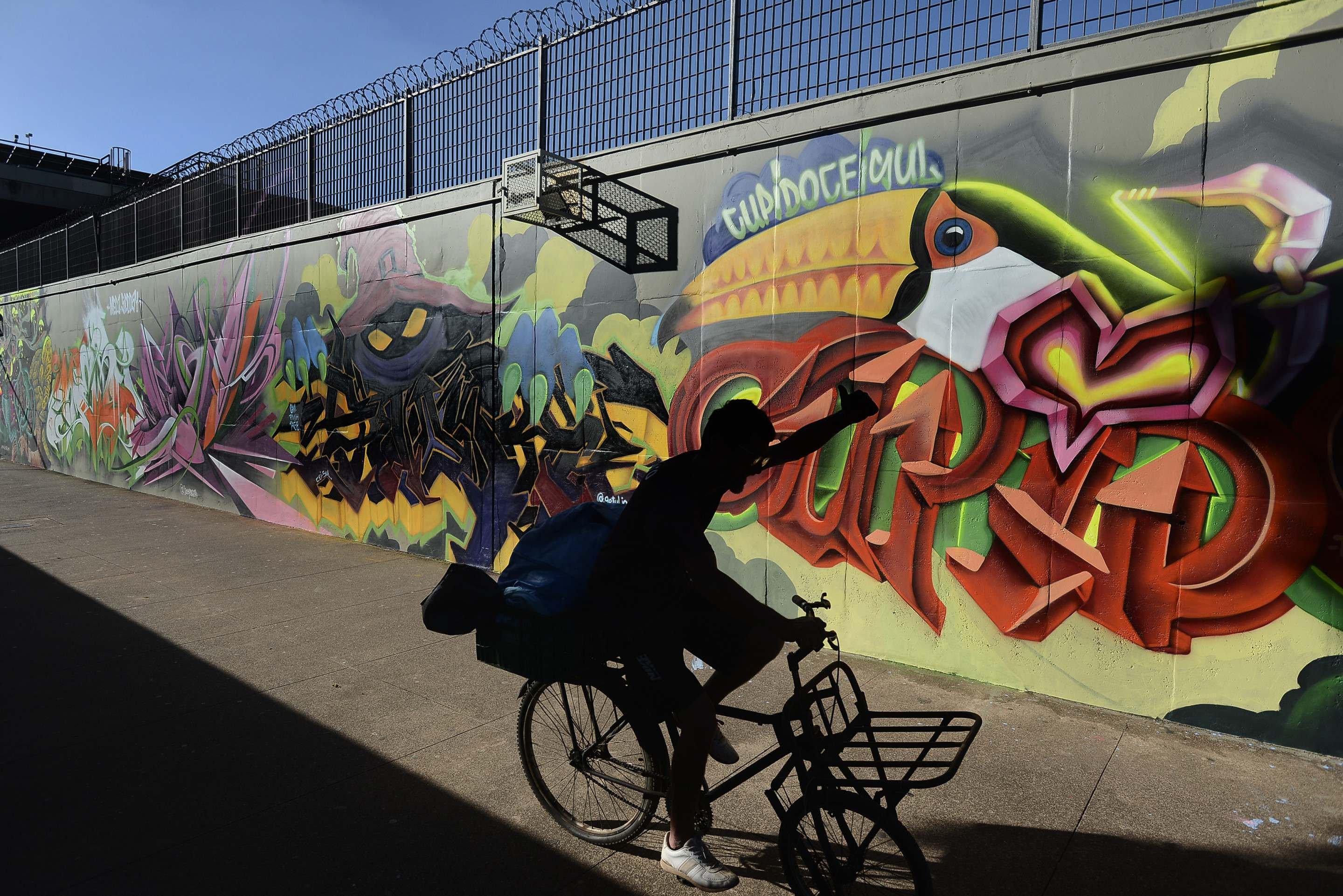 Projeto 1000 Cores re&uacute;ne 30 artistas, mobiliza volunt&aacute;rios e valoriza a cultura hip-hop em Ceil&acirc;ndia; na foto, grafite na esta&ccedil;&atilde;o do metr&ocirc; Guariroba de Ceil&acirc;ndia