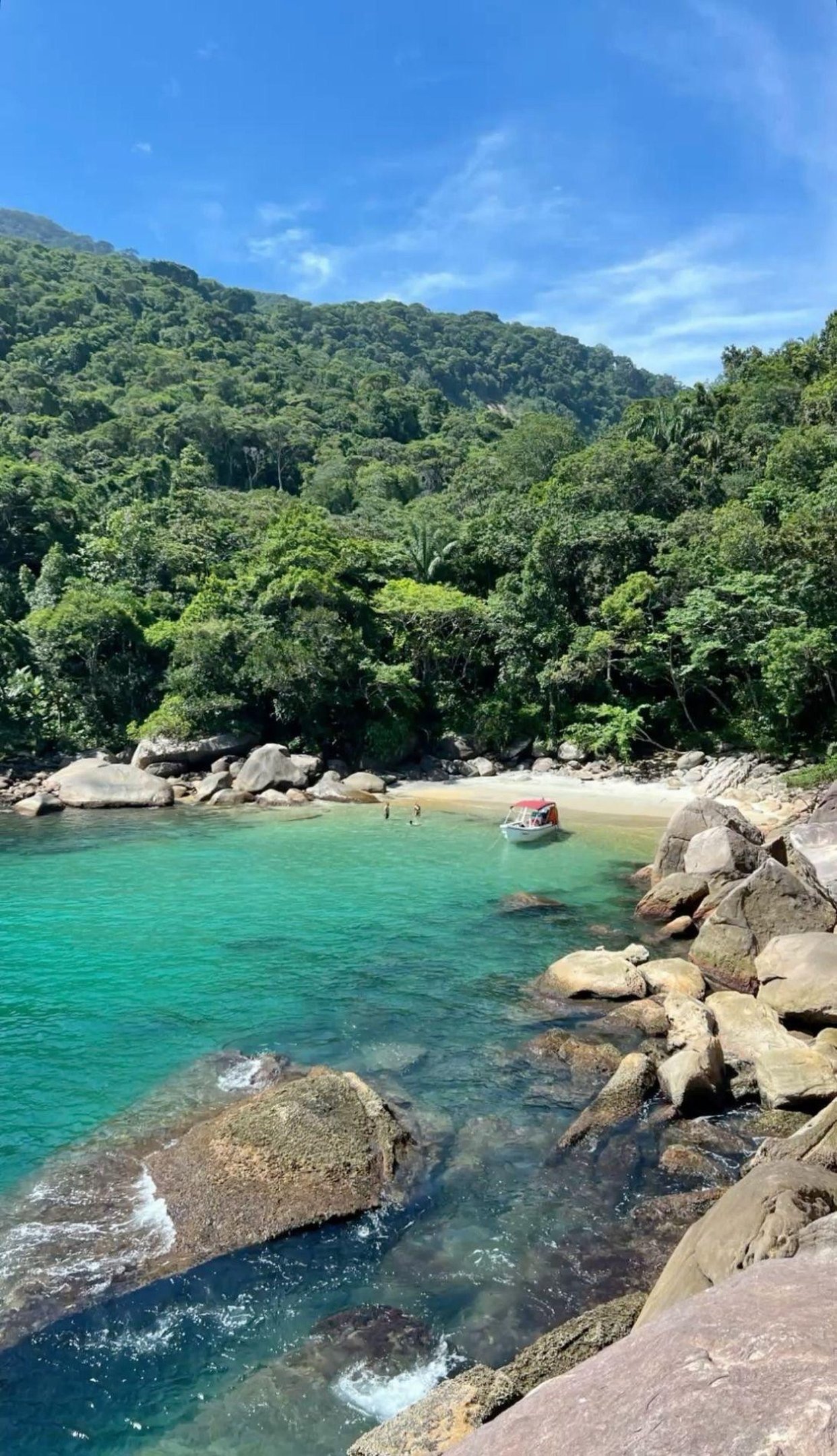 A ilha brasileira onde carros s&atilde;o proibidos e o tempo parece ter parado 